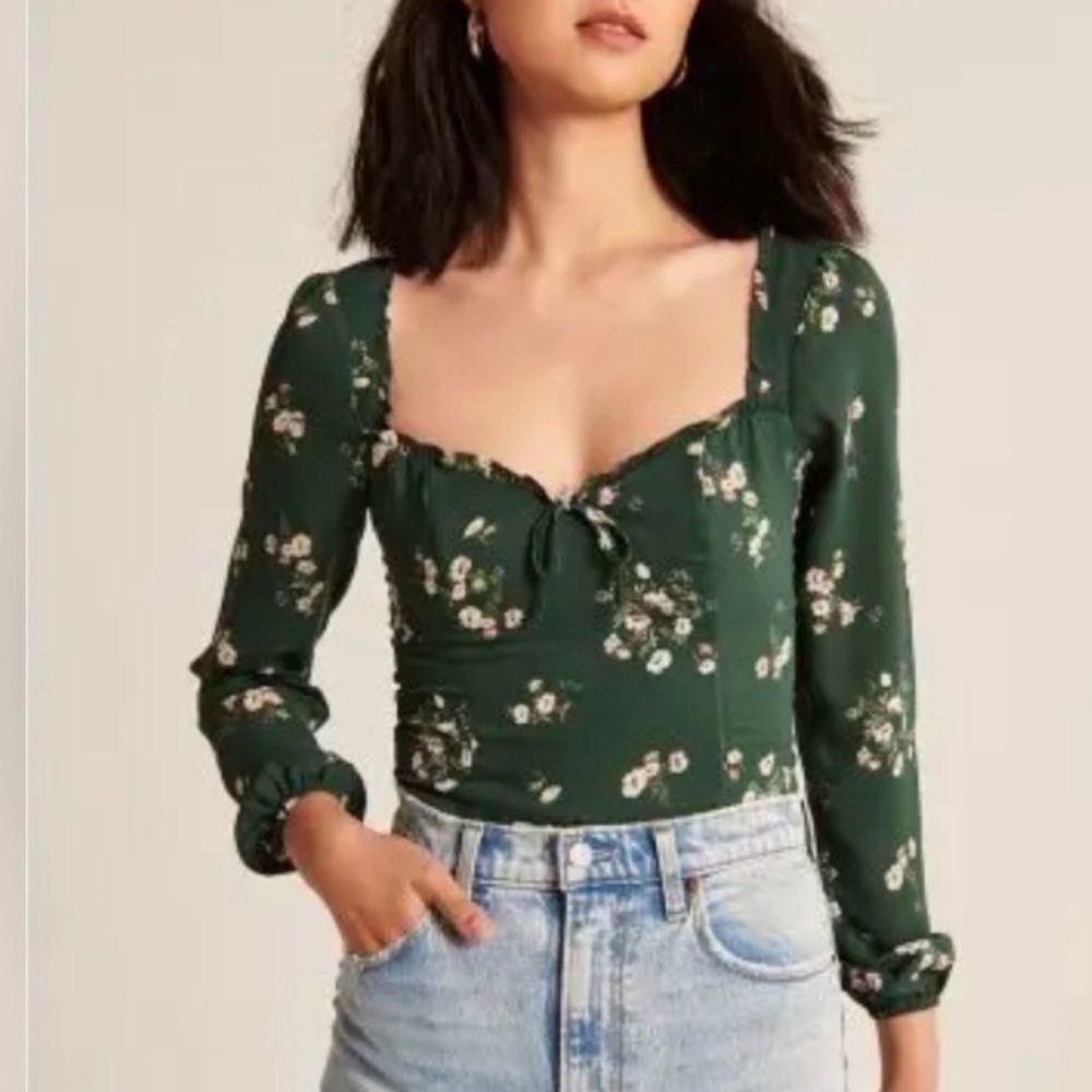 Abercrombie and Fitch size small sweetheart Green Floral Tie-Front Neck Top